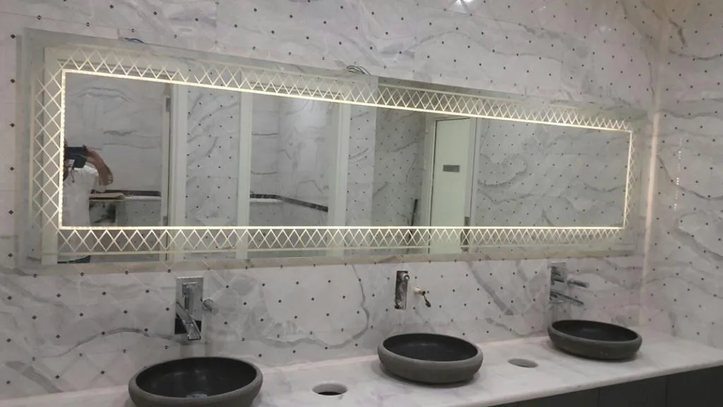 rectangular-bathroom-vanity-mirror-in-uae